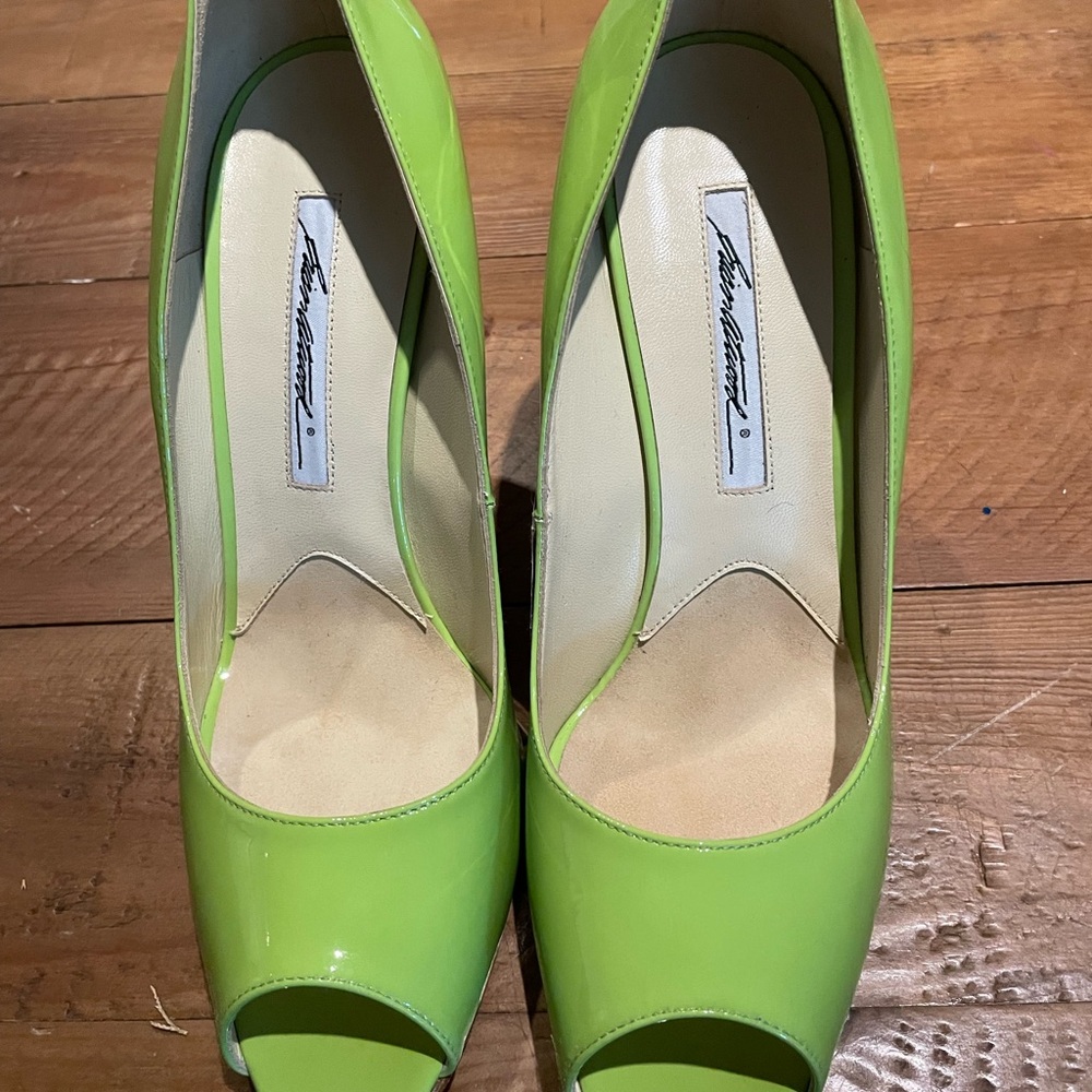 Brian Atwood Lime Green Patent Peep-Toe Heels size
9.5